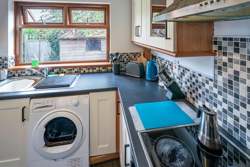 Modern 3 Bedroom House Close To Ferry And City Centre Белфаст Екстериор снимка