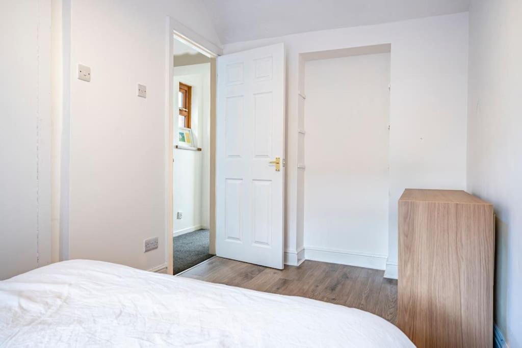 Modern 3 Bedroom House Close To Ferry And City Centre Белфаст Екстериор снимка