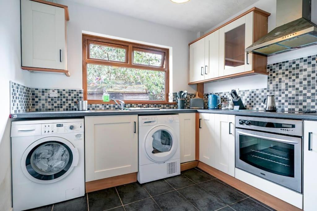 Modern 3 Bedroom House Close To Ferry And City Centre Белфаст Екстериор снимка